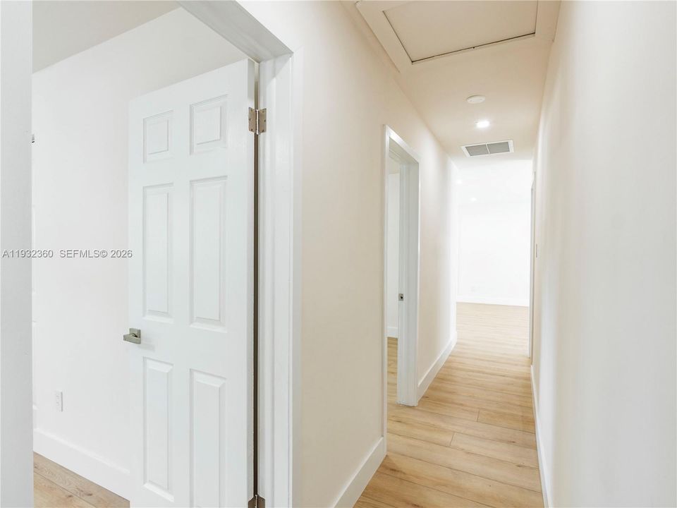 В аренду: $4,000 (3 спален, 2 ванн, 1040 Квадратных фут)