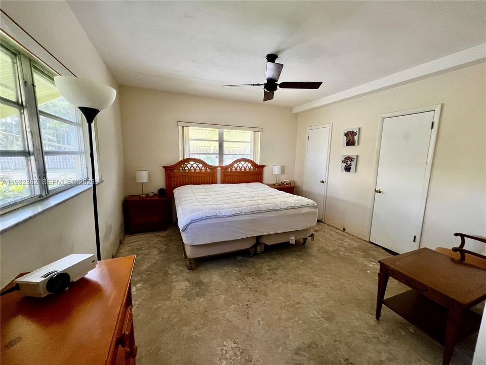 待售: $150,000 (1 贝兹, 1 浴室, 825 平方英尺)