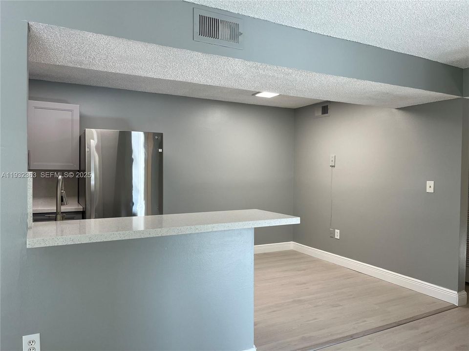 待售: $304,999 (2 贝兹, 2 浴室, 1016 平方英尺)