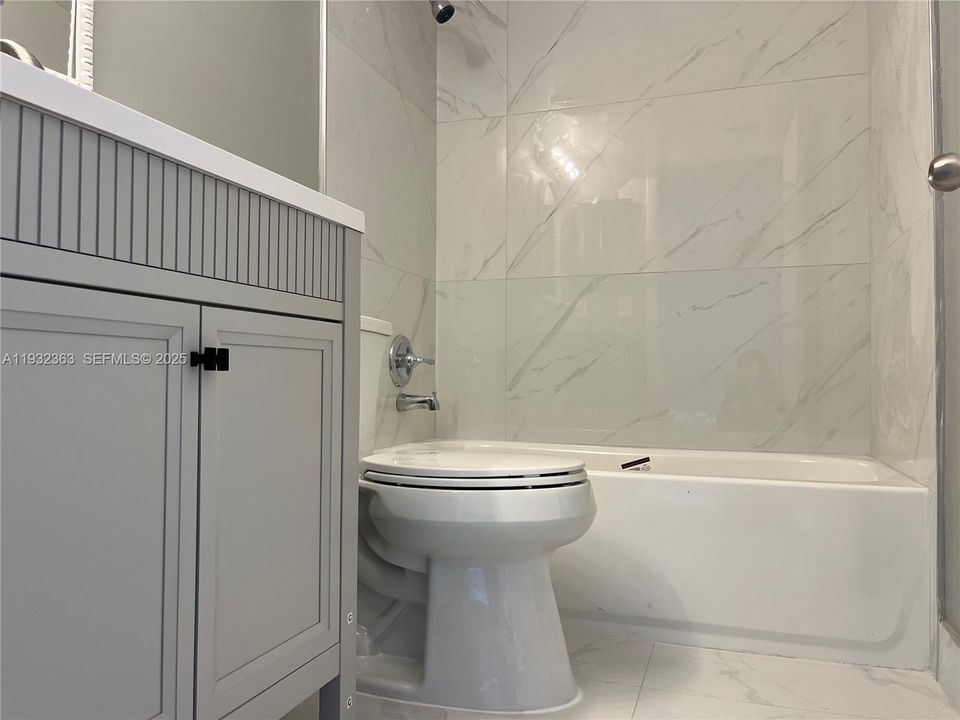 #2 Bathroom with Tub