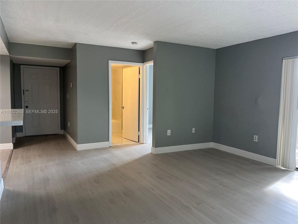 待售: $304,999 (2 贝兹, 2 浴室, 1016 平方英尺)