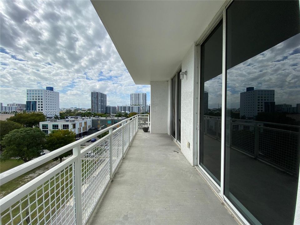 出租: $3,199 (2 贝兹, 2 浴室, 963 平方英尺)