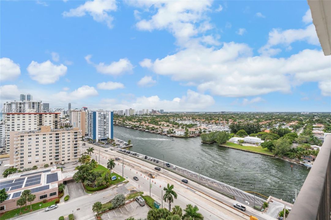 En Venta: $620,000 (2 camas, 2 baños, 1570 Pies cuadrados)