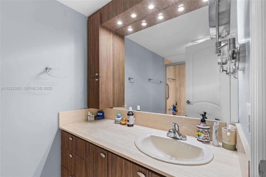 En Venta: $620,000 (2 camas, 2 baños, 1570 Pies cuadrados)