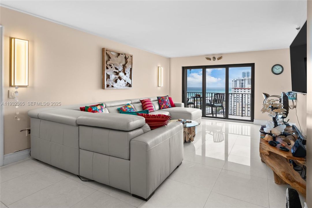 En Venta: $620,000 (2 camas, 2 baños, 1570 Pies cuadrados)