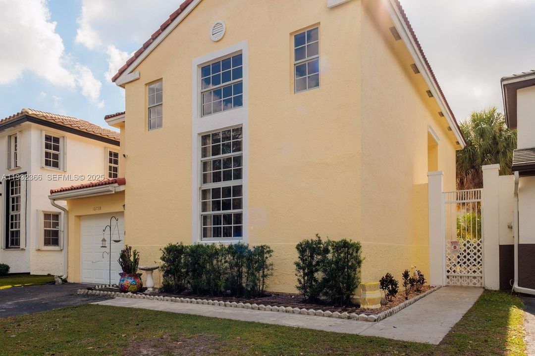 For Sale: $549,000 (3 beds, 2 baths, 1518 Square Feet)