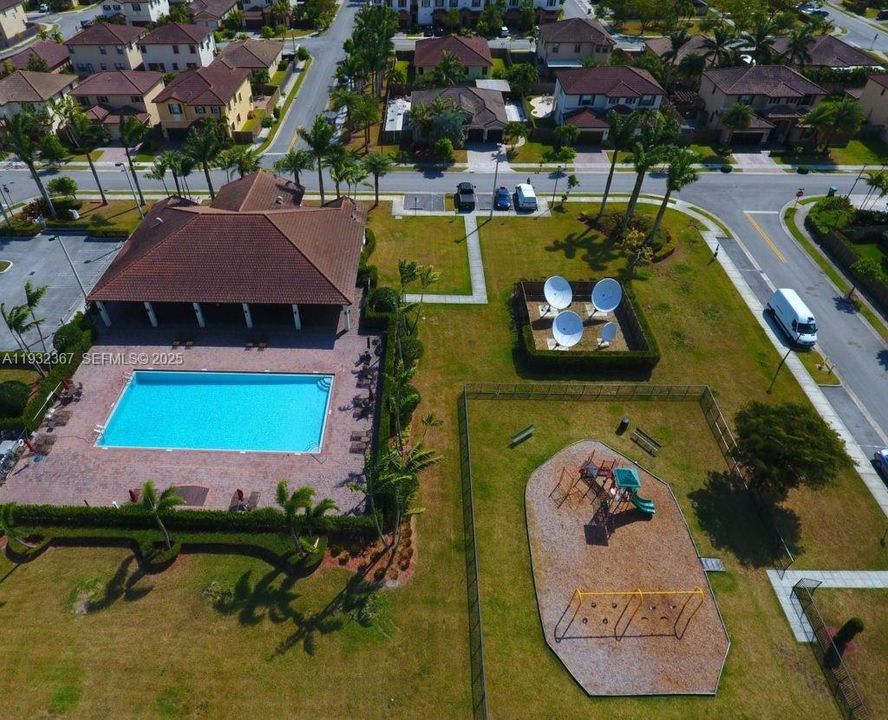 For Sale: $595,000 (4 beds, 3 baths, 1838 Square Feet)