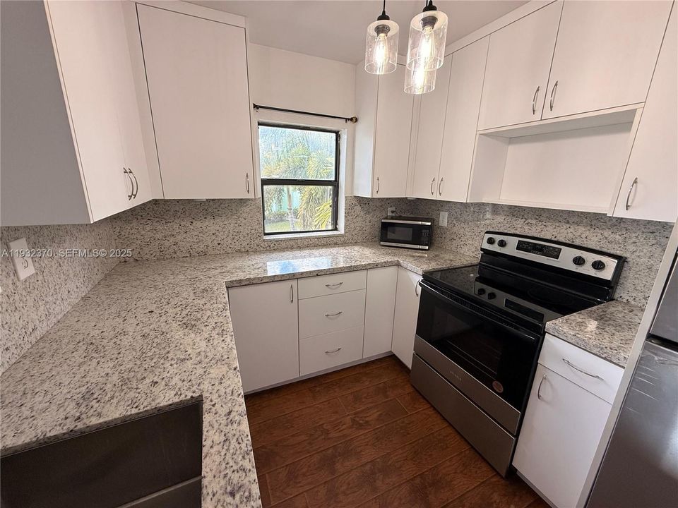 For Rent: $1,650 (1 beds, 1 baths, 595 Square Feet)