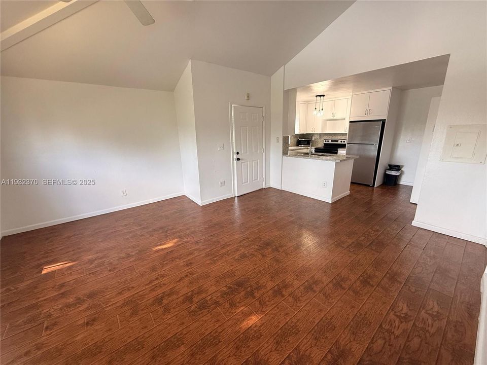 For Rent: $1,650 (1 beds, 1 baths, 595 Square Feet)