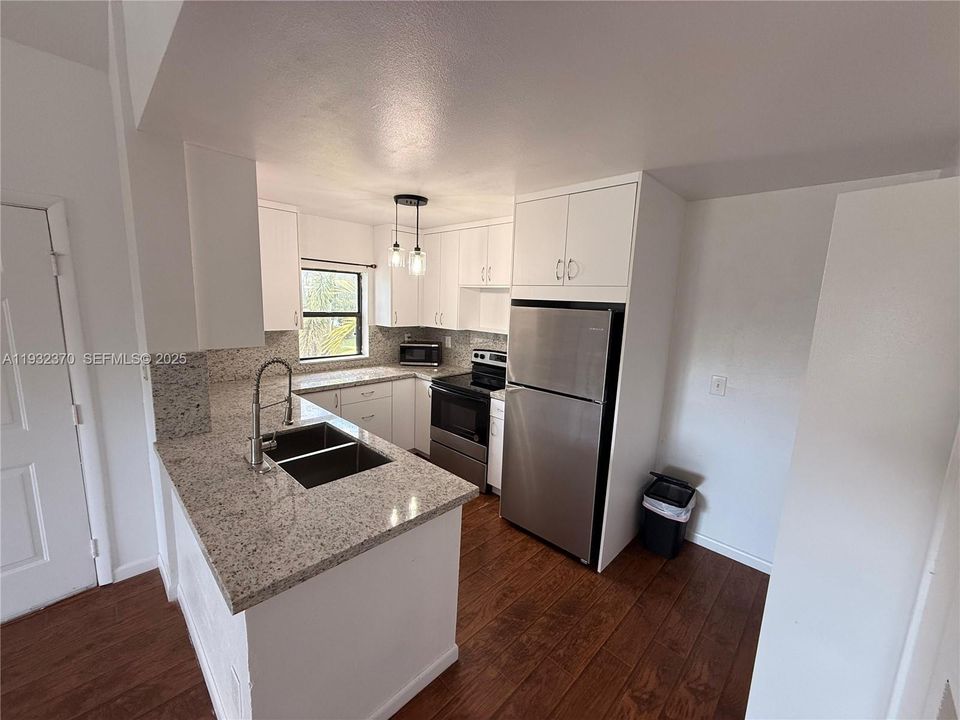 For Rent: $1,650 (1 beds, 1 baths, 595 Square Feet)