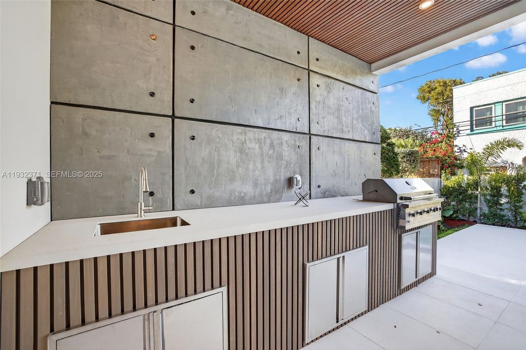 For Sale: $3,150,000 (4 beds, 4 baths, 4002 Square Feet)