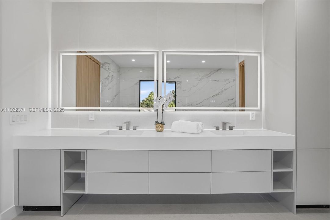 For Sale: $3,150,000 (4 beds, 4 baths, 4002 Square Feet)