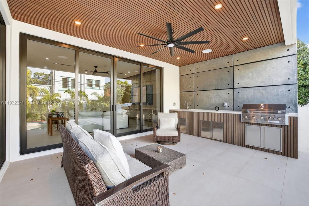 For Sale: $3,150,000 (4 beds, 4 baths, 4002 Square Feet)