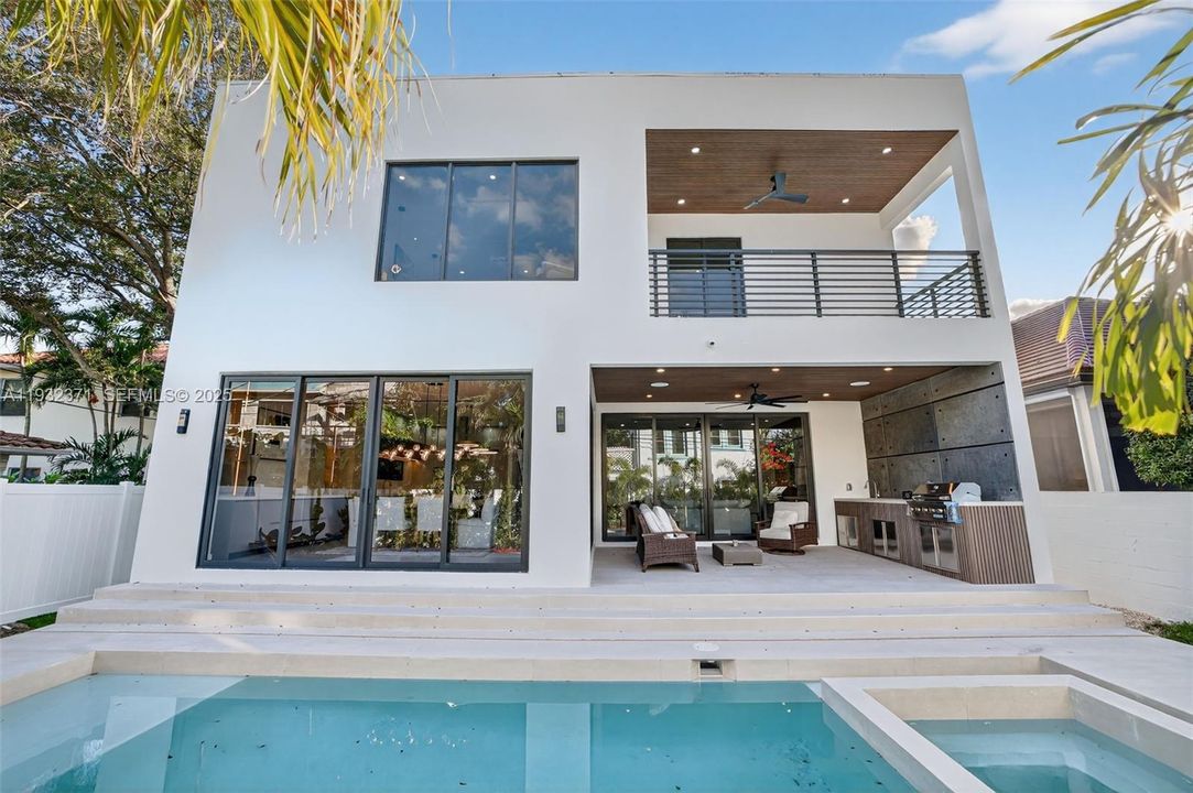 For Sale: $3,150,000 (4 beds, 4 baths, 4002 Square Feet)