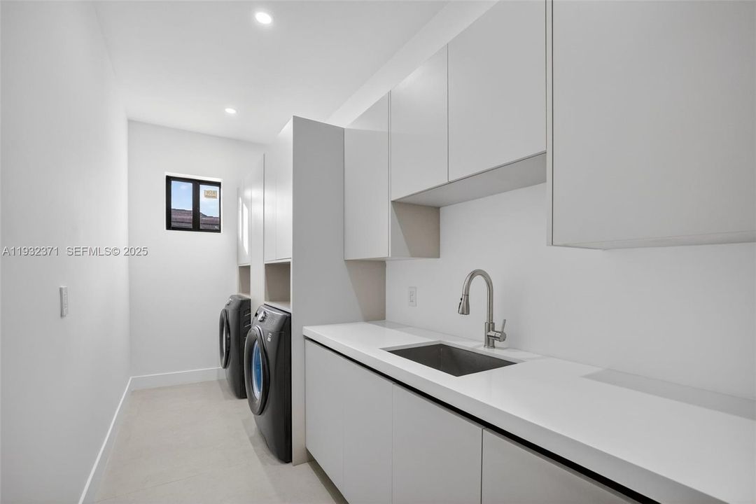 For Sale: $3,150,000 (4 beds, 4 baths, 4002 Square Feet)