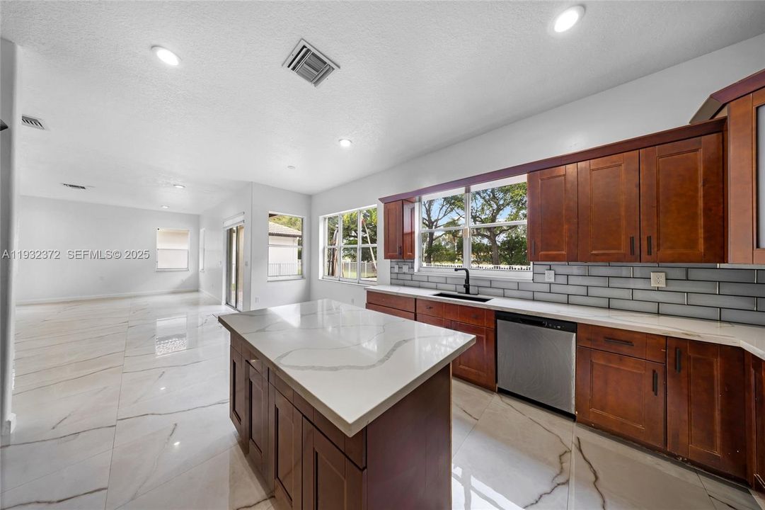 На продажу: $884,900 (4 спален, 4 ванн, 3510 Квадратных фут)