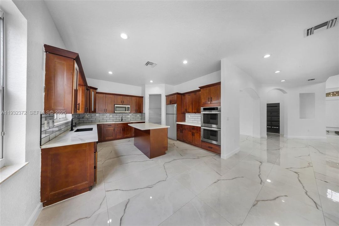 На продажу: $884,900 (4 спален, 4 ванн, 3510 Квадратных фут)