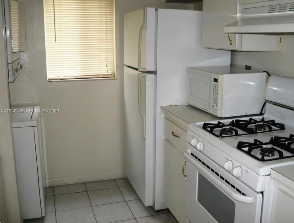 For Sale: $109,999 (2 beds, 2 baths, 823 Square Feet)