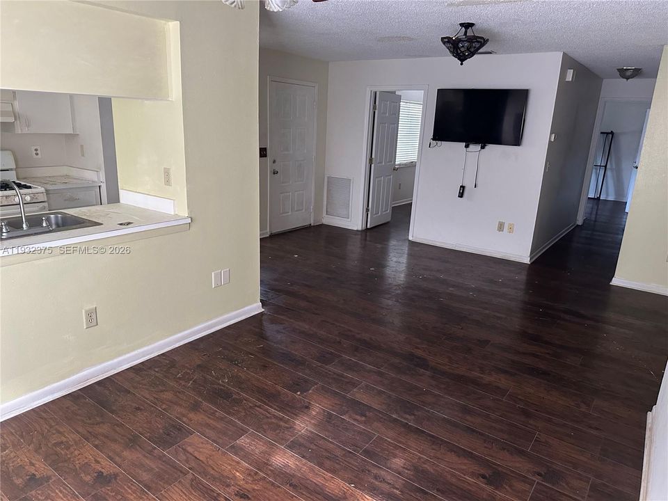 For Sale: $109,999 (2 beds, 2 baths, 823 Square Feet)
