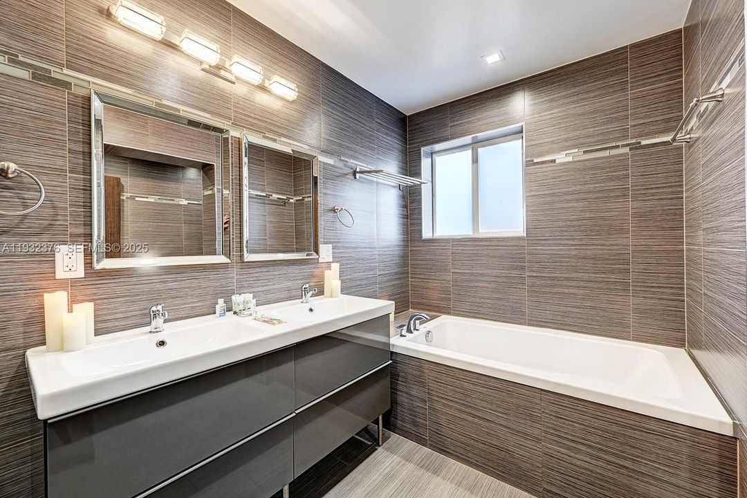 待售: $1,299,000 (4 贝兹, 3 浴室, 2120 平方英尺)