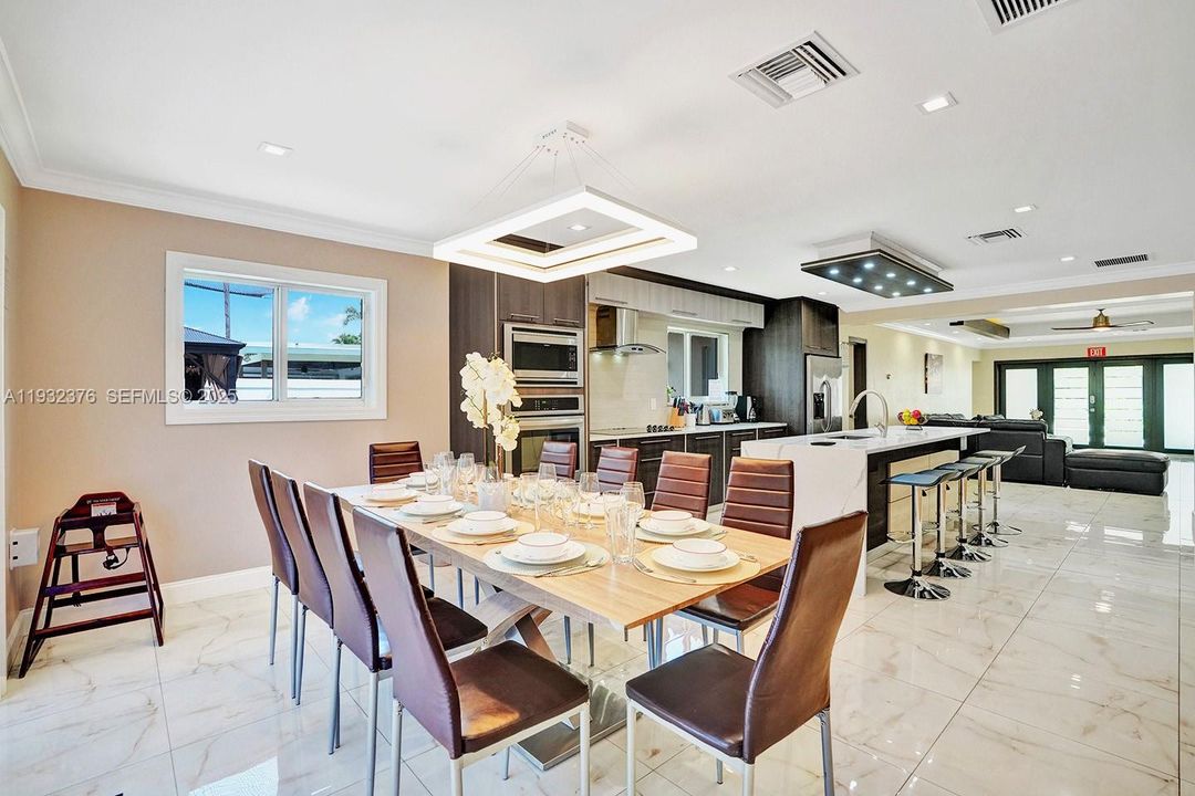 待售: $1,299,000 (4 贝兹, 3 浴室, 2120 平方英尺)