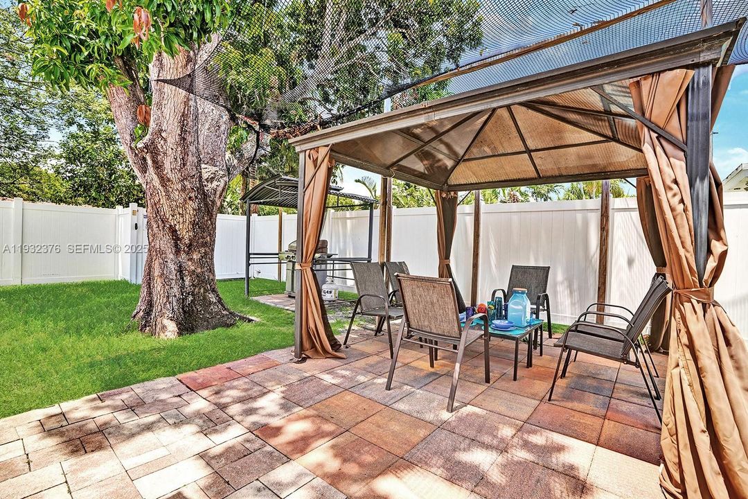 待售: $1,299,000 (4 贝兹, 3 浴室, 2120 平方英尺)