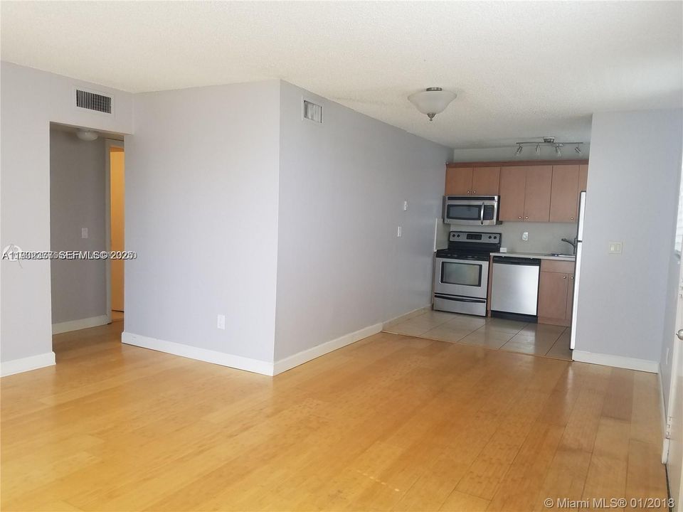 For Rent: $2,650 (2 beds, 2 baths, 900 Square Feet)