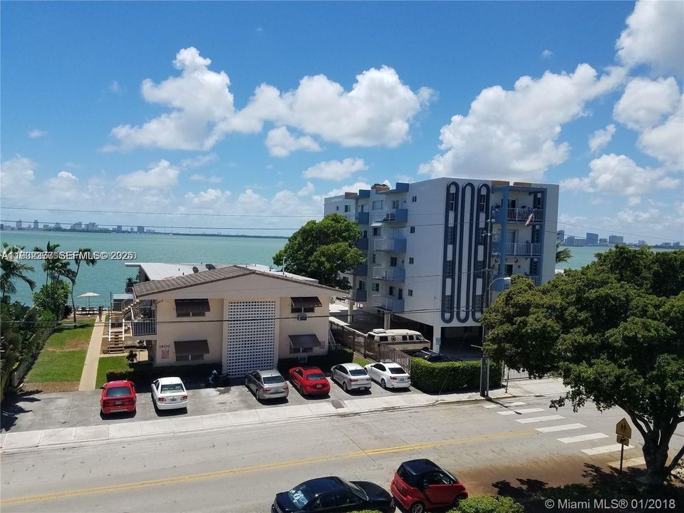 For Rent: $2,650 (2 beds, 2 baths, 900 Square Feet)