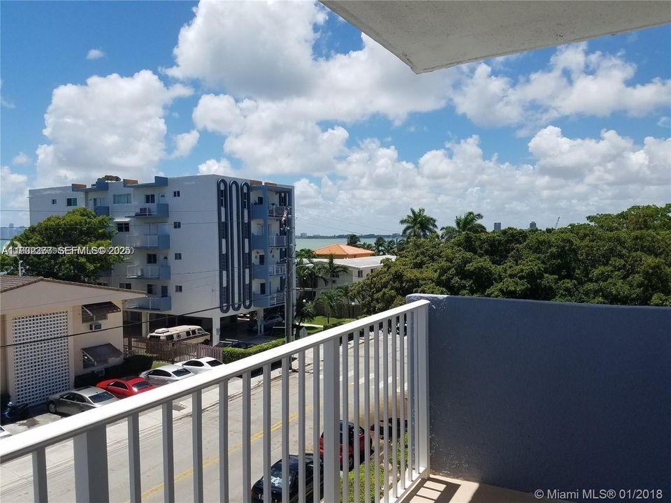 For Rent: $2,650 (2 beds, 2 baths, 900 Square Feet)