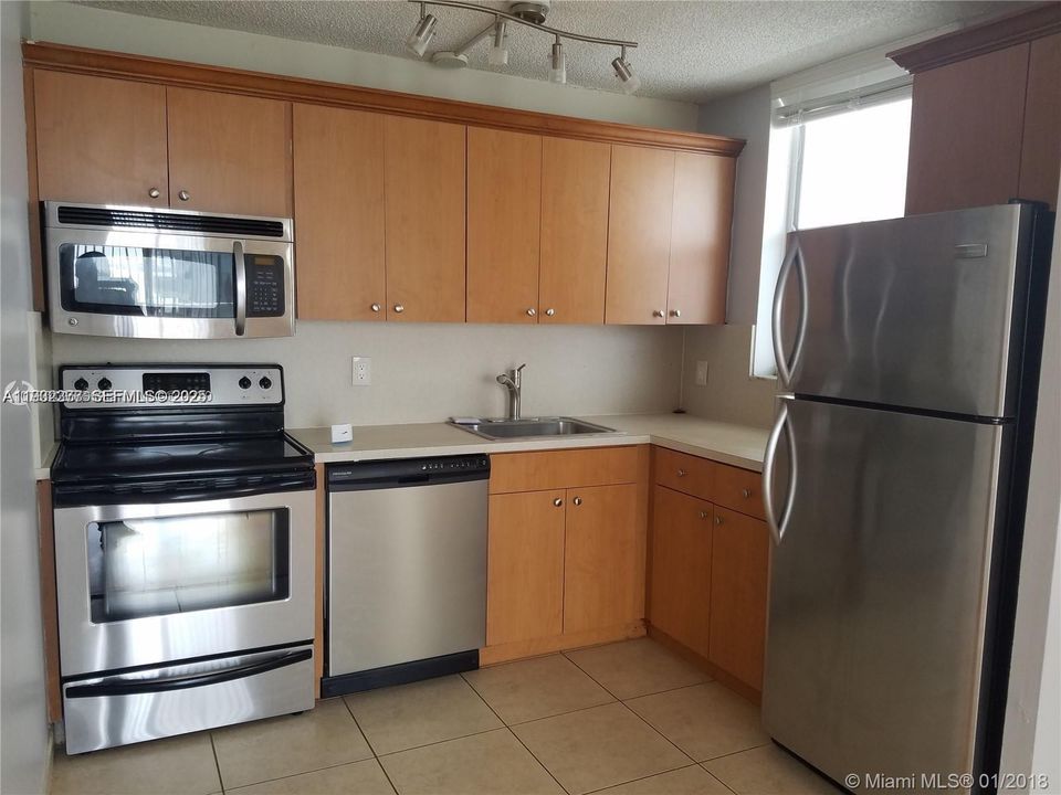 For Rent: $2,650 (2 beds, 2 baths, 900 Square Feet)