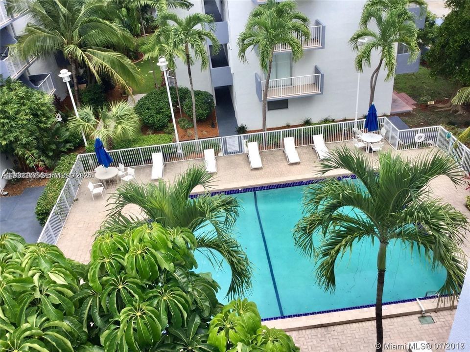 For Rent: $2,650 (2 beds, 2 baths, 900 Square Feet)