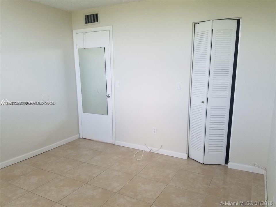 For Rent: $2,650 (2 beds, 2 baths, 900 Square Feet)