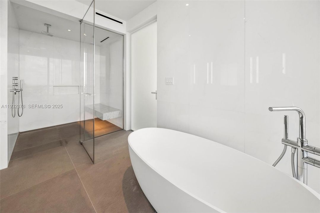 На продажу: $3,500,000 (3 спален, 3 ванн, 2913 Квадратных фут)