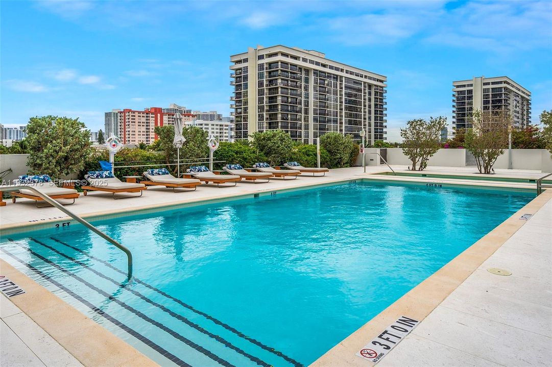 На продажу: $3,500,000 (3 спален, 3 ванн, 2913 Квадратных фут)