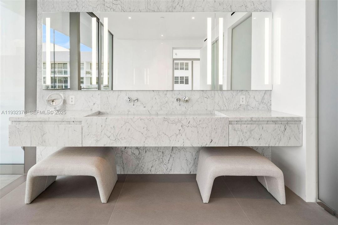 На продажу: $3,500,000 (3 спален, 3 ванн, 2913 Квадратных фут)