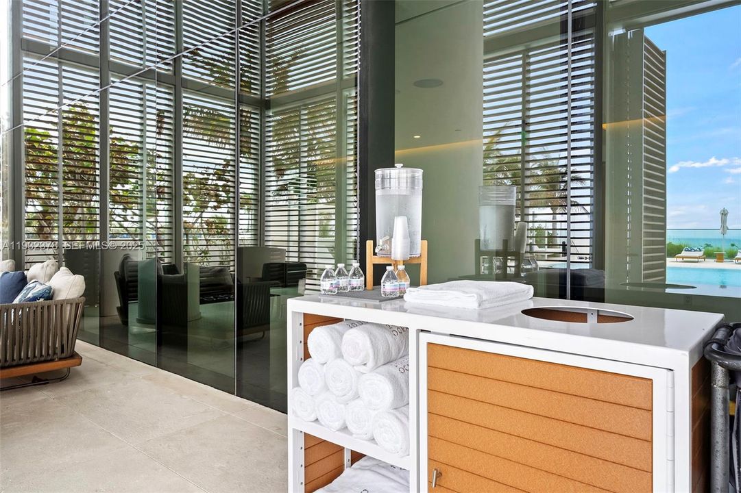 На продажу: $3,500,000 (3 спален, 3 ванн, 2913 Квадратных фут)