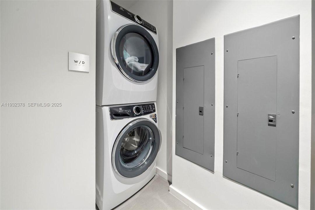 На продажу: $3,500,000 (3 спален, 3 ванн, 2913 Квадратных фут)