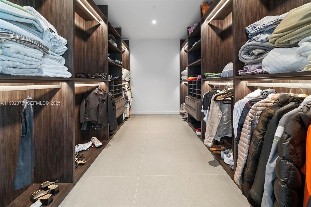 На продажу: $3,500,000 (3 спален, 3 ванн, 2913 Квадратных фут)