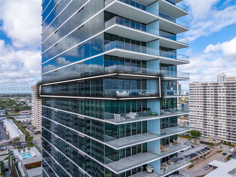 На продажу: $3,500,000 (3 спален, 3 ванн, 2913 Квадратных фут)