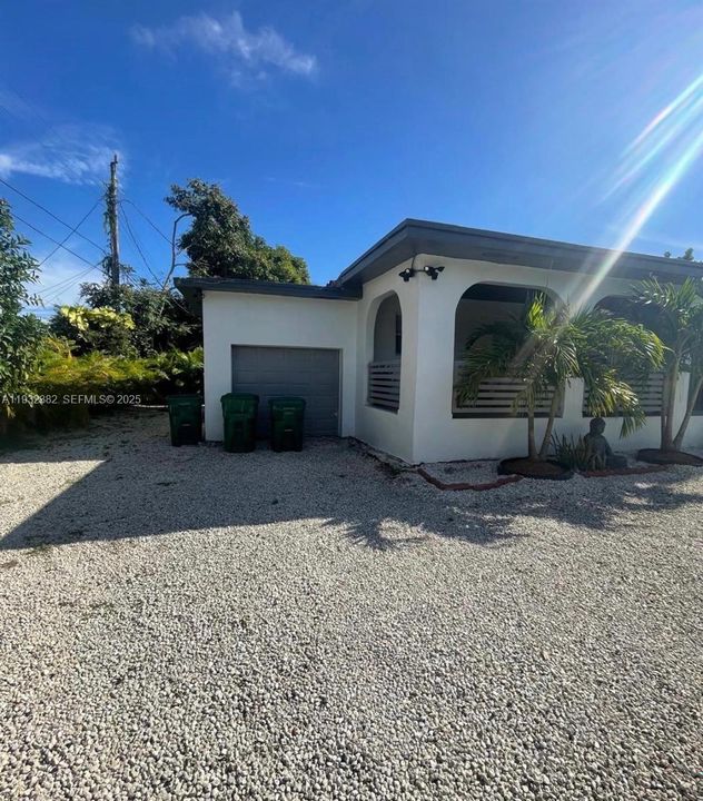 Active With Contract: $650,000 (4 beds, 2 baths, 1383 Square Feet)