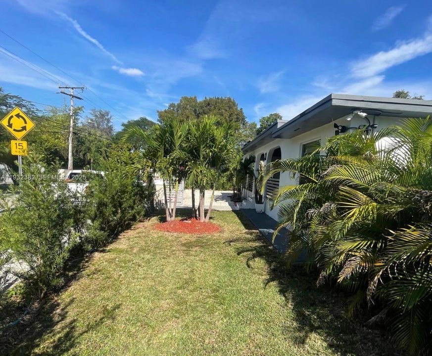 Active With Contract: $650,000 (4 beds, 2 baths, 1383 Square Feet)