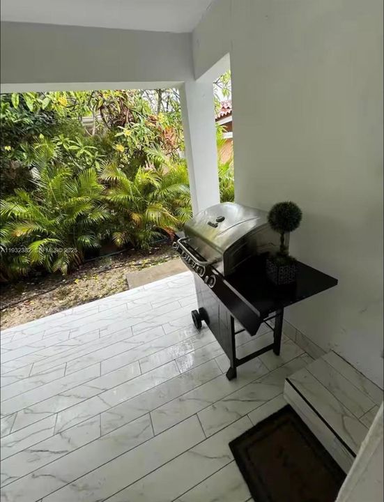 Active With Contract: $650,000 (4 beds, 2 baths, 1383 Square Feet)