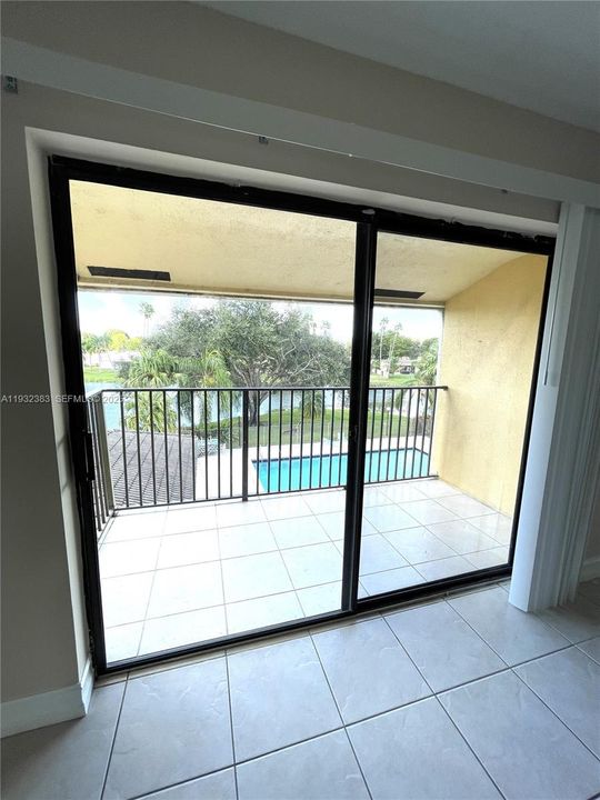 На продажу: $215,000 (2 спален, 2 ванн, 840 Квадратных фут)