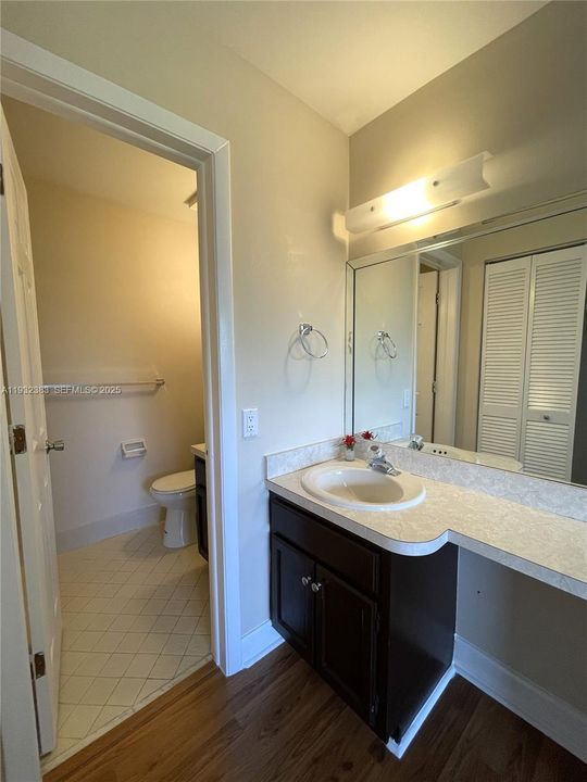 На продажу: $215,000 (2 спален, 2 ванн, 840 Квадратных фут)