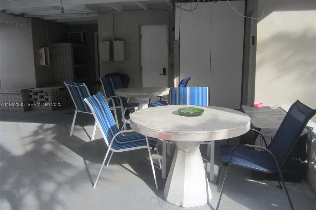 出租: $1,450 (0 贝兹, 1 浴室, 2839 平方英尺)