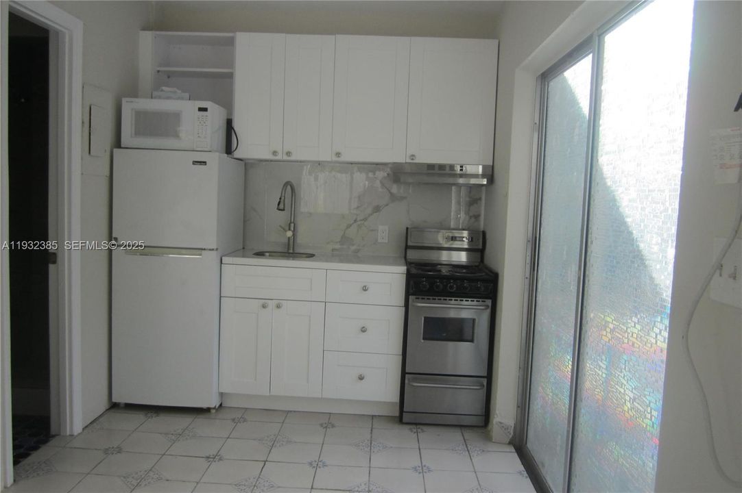 出租: $1,450 (0 贝兹, 1 浴室, 2839 平方英尺)