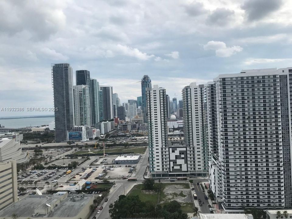 For Rent: $3,500 (2 beds, 2 baths, 878 Square Feet)