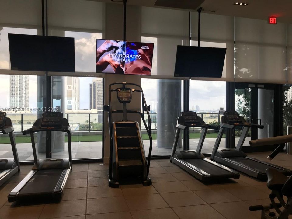 For Rent: $3,500 (2 beds, 2 baths, 878 Square Feet)