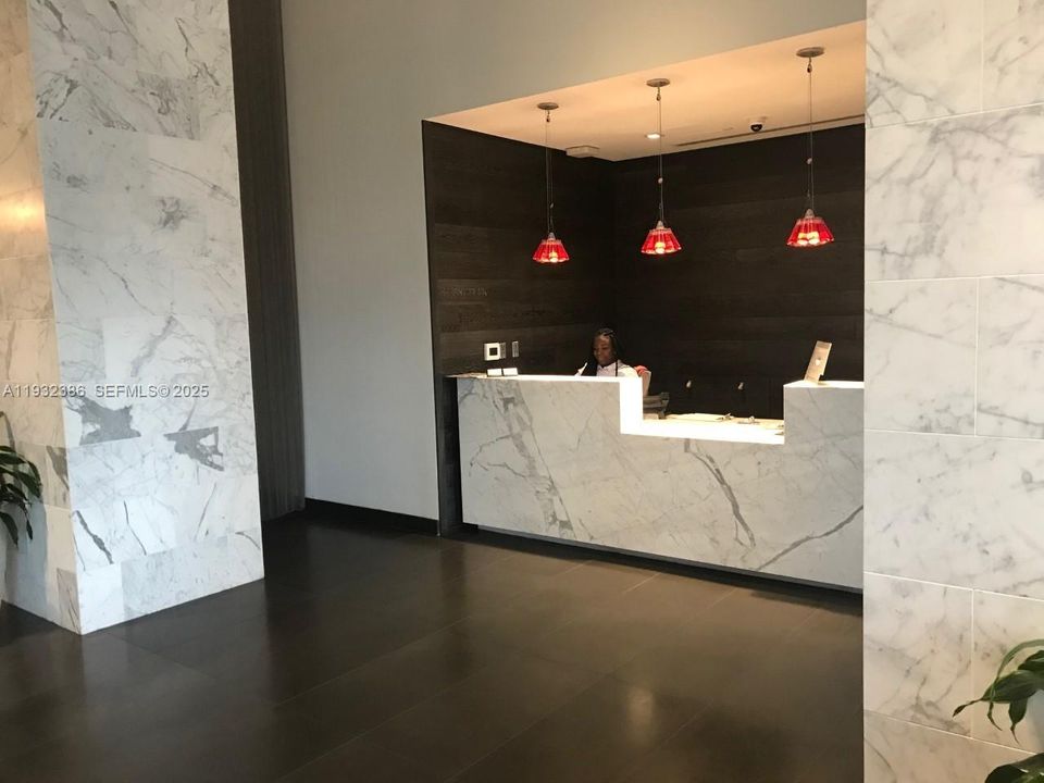 For Rent: $3,500 (2 beds, 2 baths, 878 Square Feet)