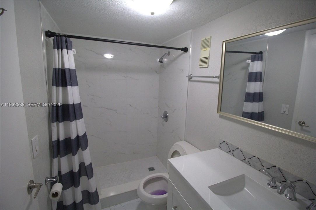 出租: $1,950 (1 贝兹, 1 浴室, 544 平方英尺)